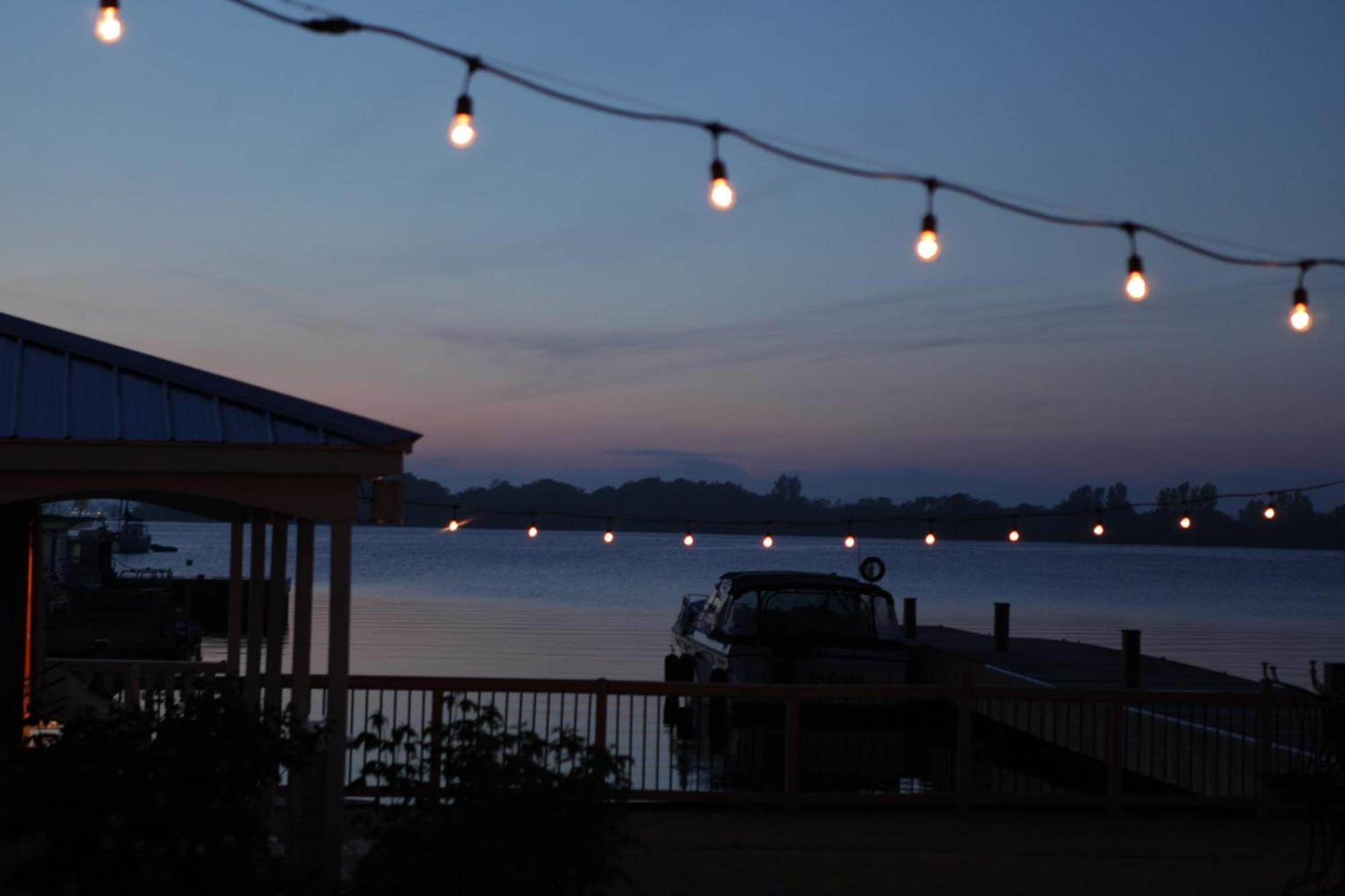 Hotel Wolfe Island Marysville Buitenkant foto